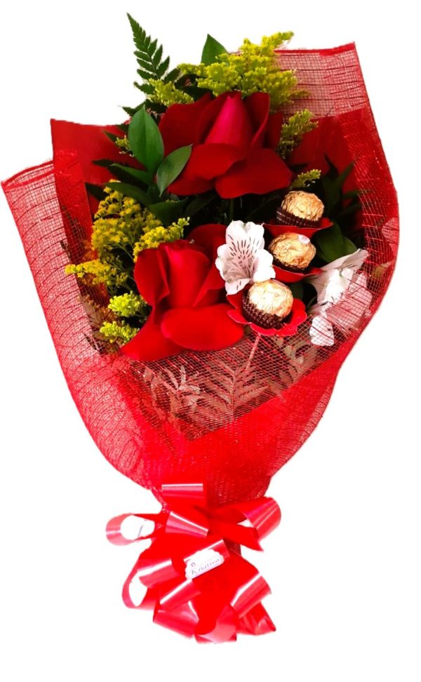 Buquê com rosas +3 ferrero rocher